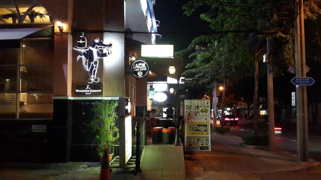 De Sky Sukhumvit Ekkamai Hotel Bangkok Luaran gambar